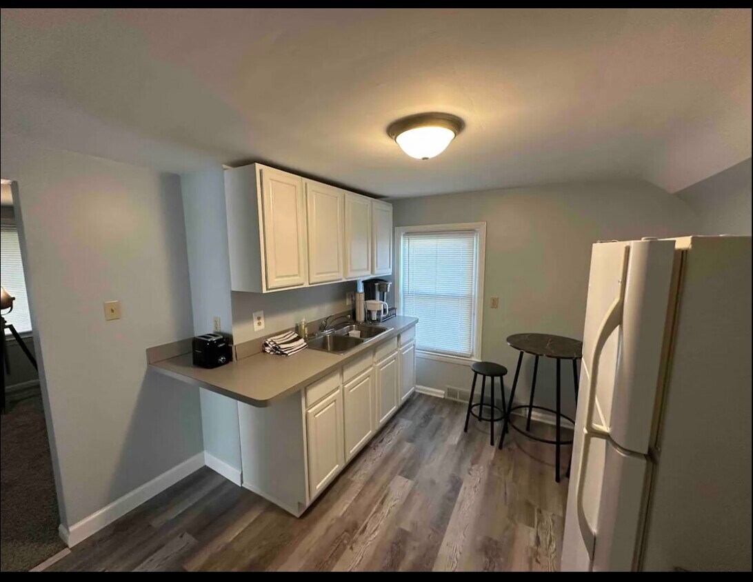 2340 Electric St Unit 2, Wyandotte, MI 48192 Apartments in Wyandotte