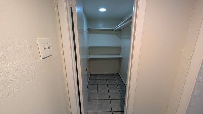 Building Photo - 1318 Divot Ln