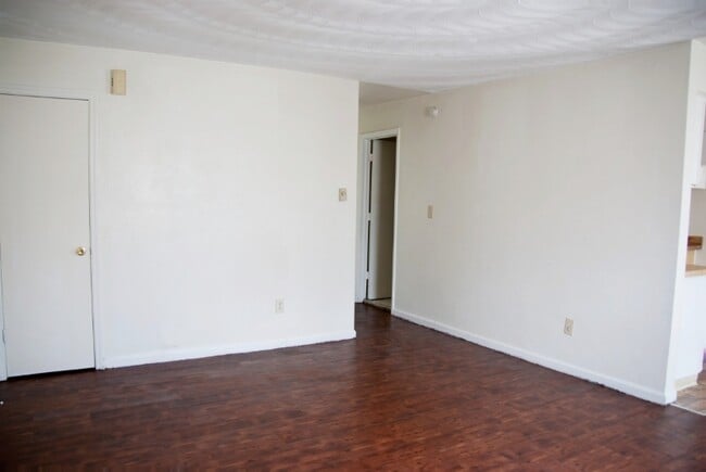 Photo - 6343 Chesapeake Blvd (Norfolk, VA) Apartment