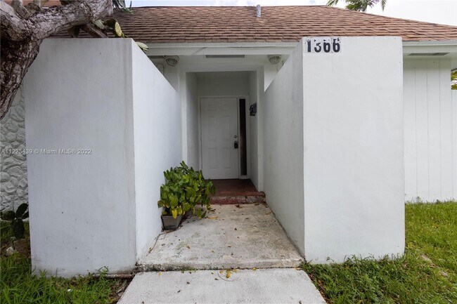 Building Photo - 1366 Seaview