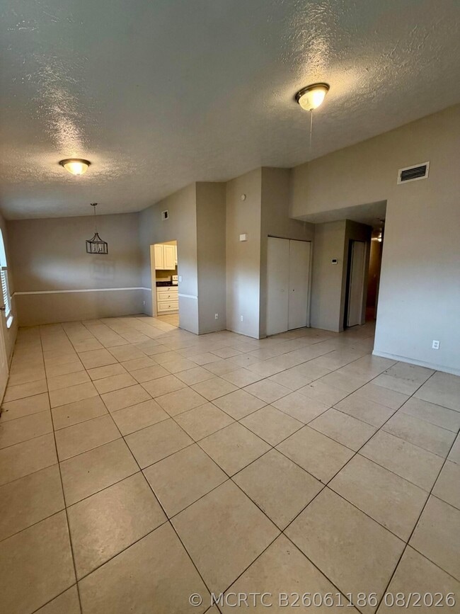 Building Photo - 5205 SE Primrose Way