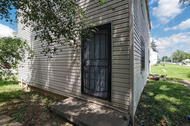Foto del edificio - 1077-1079 South James Road