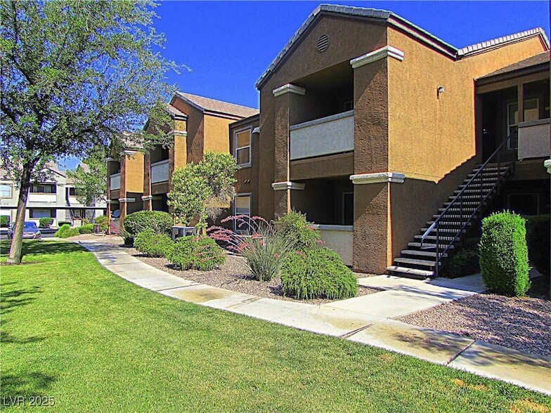 Foto principal - 555 E Silverado Ranch Blvd