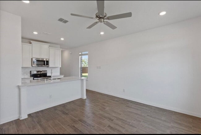 Foto del edificio - 8137 Lindheimer Ln