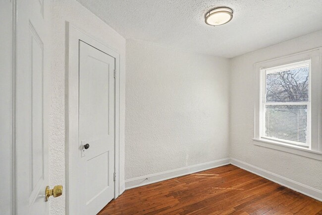 Foto del edificio - 3315 E 52nd St