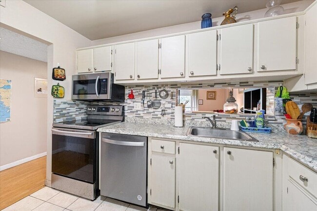 Building Photo - 5160 Las Verdes Cir