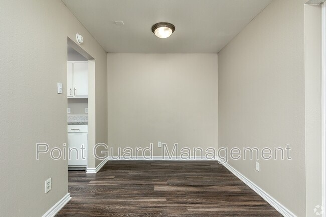 Foto del edificio - 4594 W Kiest Blvd