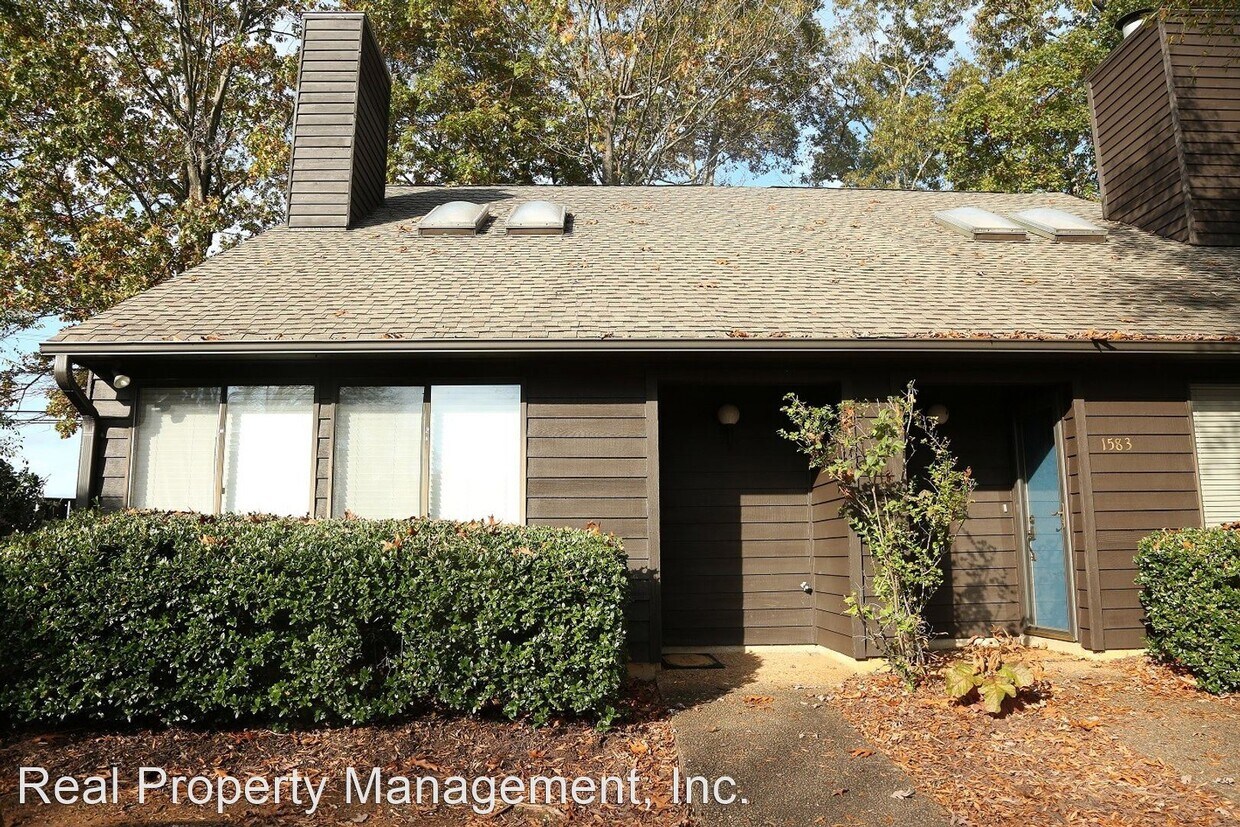 Primary Photo - 2 br, 1.5 bath House - 1585 Birnam Dr.