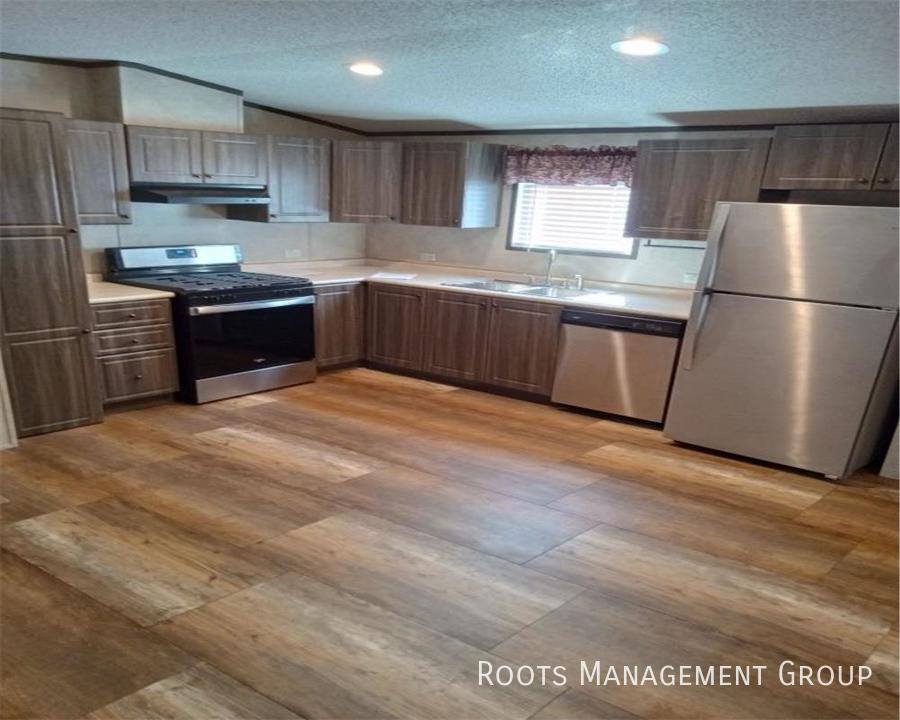 Primary Photo - Home Available to Lease - Apply Today!