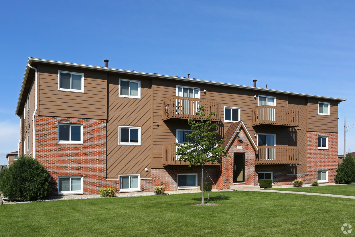 Eco Park Apartments in DeKalb, IL