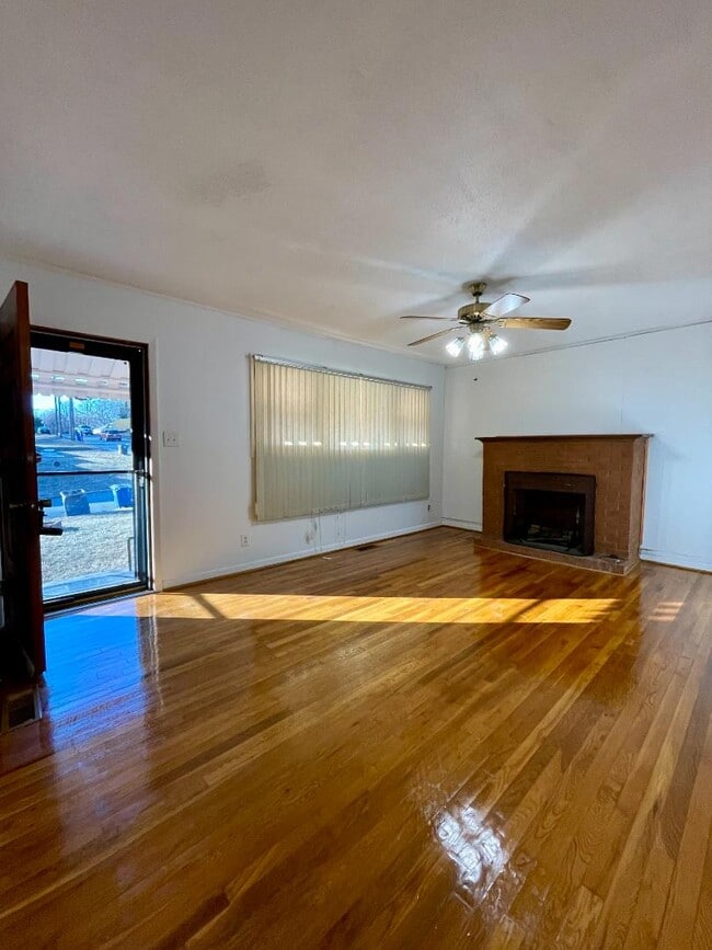 Building Photo - 2217 Douglas Hill Dr