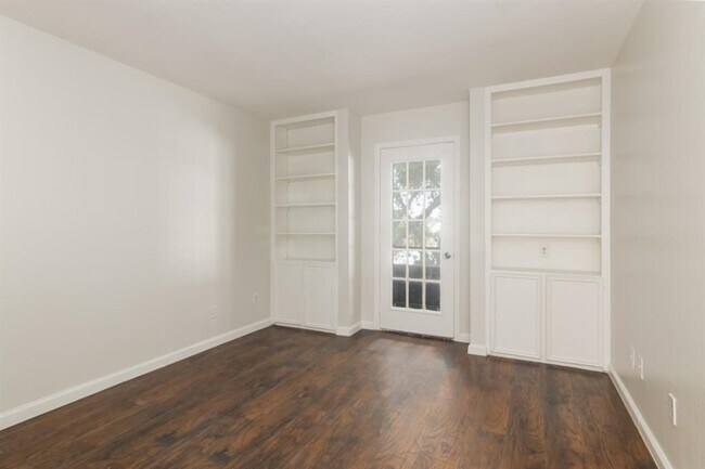 Foto del edificio - 10555 Turtlewood Ct