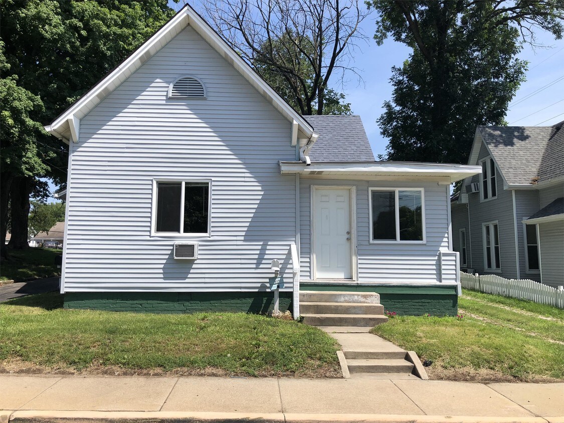 Foto principal - 50 West Main Street