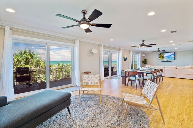 Foto del edificio - 3445 N Ocean Shore Blvd