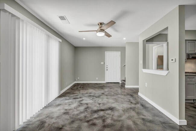 Foto del edificio - 2808 Skyway Cir
