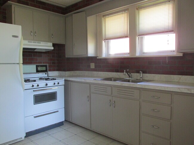 Kitchen with appliances - 11 W Division St