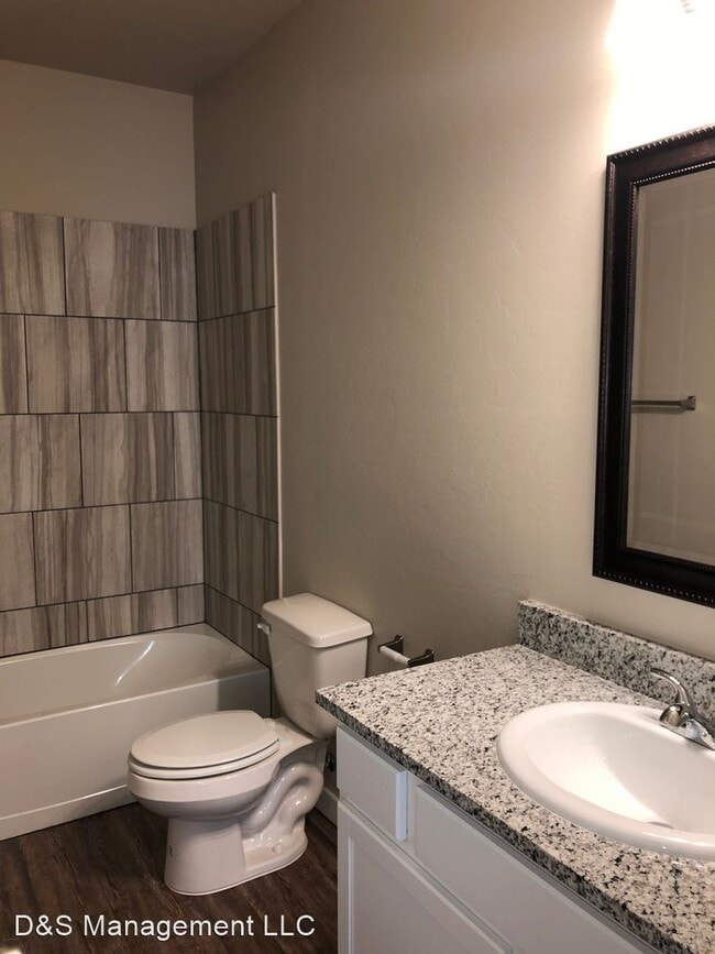 Building Photo - 3 br, 2 bath House - 5215 Oakwood Villas C...