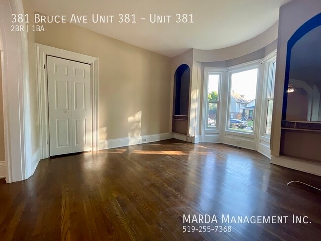 Building Photo - CHARMING AND SPACIOUS 2-BEDROOM/1BATH MAIN...