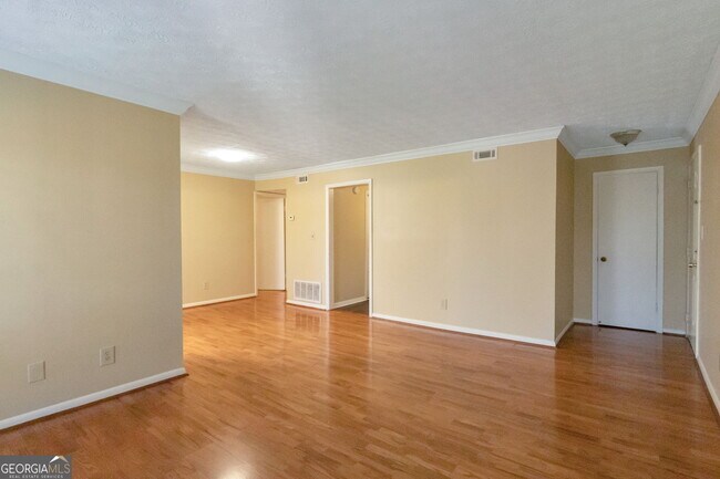 Building Photo - 5155 Roswell Rd NE