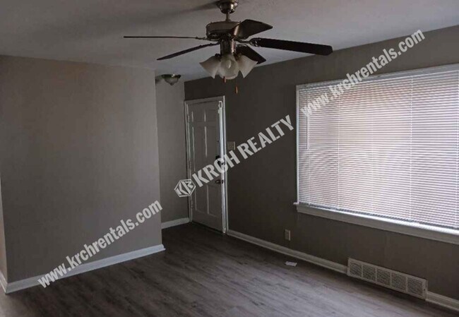 Building Photo - Comfortable 2-Bed Home with New Paint