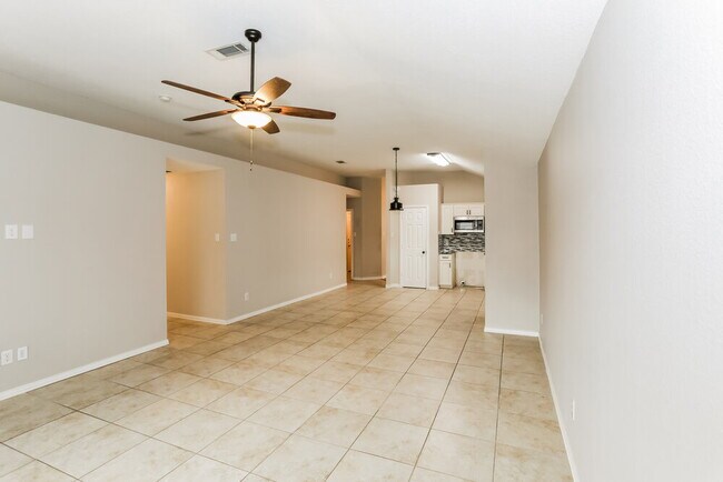 Foto del edificio - 1228 Lake Haven Dr
