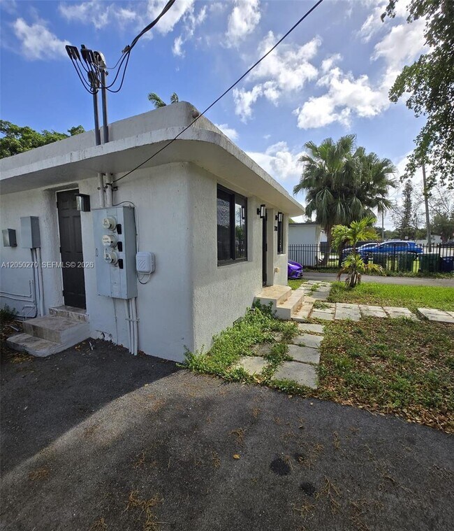 Foto del edificio - 1281 NE 110th St