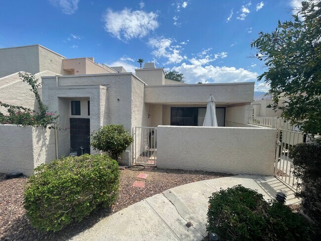 Building Photo - 2011 Normandy Ct