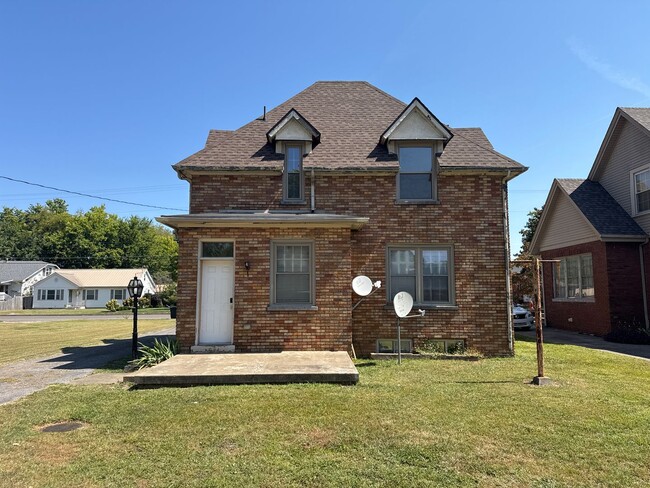 Building Photo - Paducah City Home