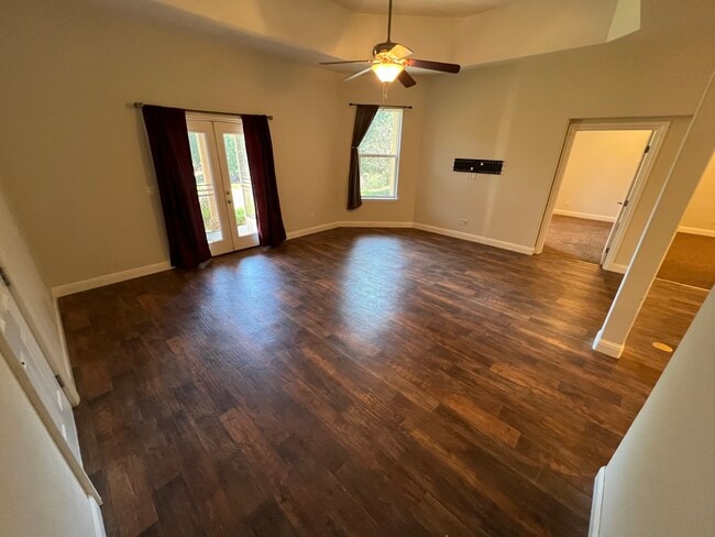 Building Photo - 10653 Douglas Ln