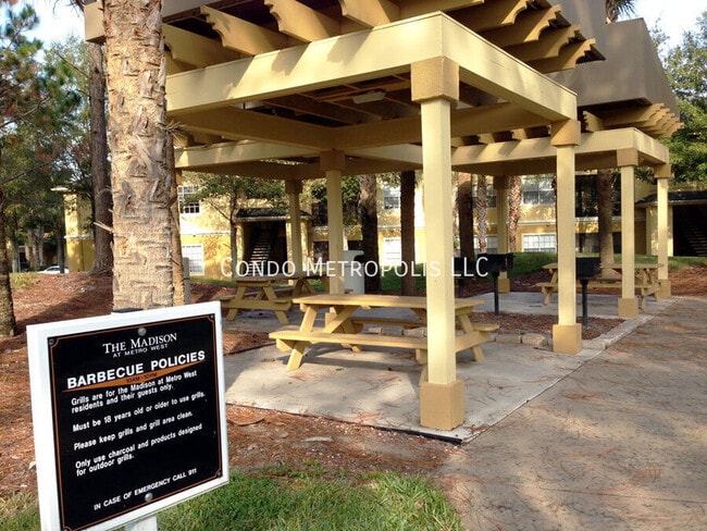 Foto del edificio - 2612 Robert Trent Jones Dr