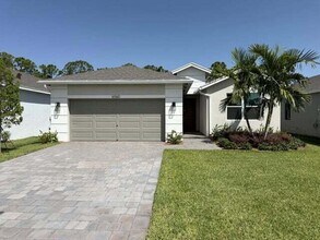 Building Photo - 6560 SE Pk Trce Dr