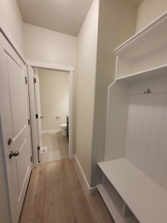 Building Photo - Brand new Townhomes