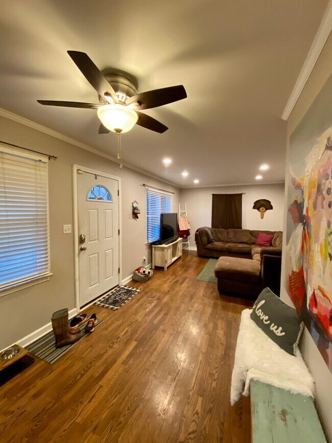 Building Photo - 7516 Belleview Ave