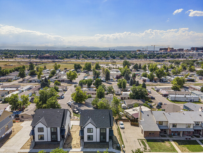 Building Photo - 1239 Sable Blvd