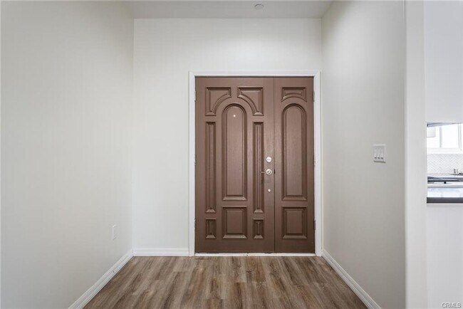 Foto del edificio - 518 Glenwood Road, Glendale, CA 91202 - 2 ...