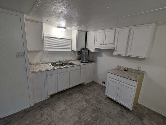 Foto del edificio - 195 Fernwood Dr