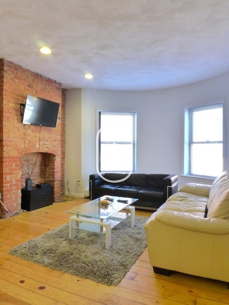 Building Photo - 609 Columbus Ave