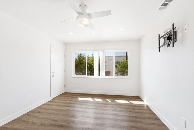Building Photo - 939 27th St