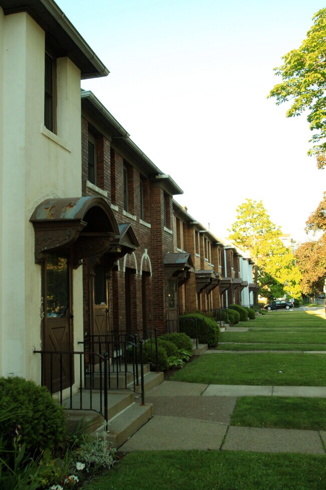 Foto del edificio - 608 Elmwood Ave