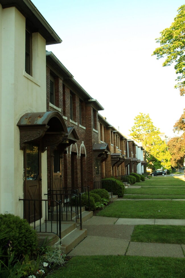 Building Photo - 608 Elmwood Ave