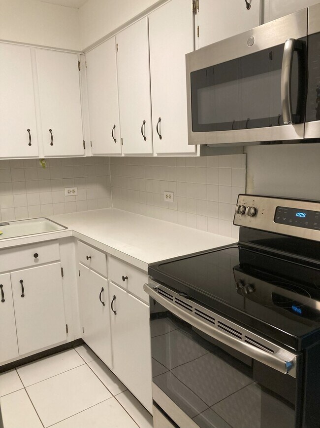 Foto del edificio - 1301 N Western Ave