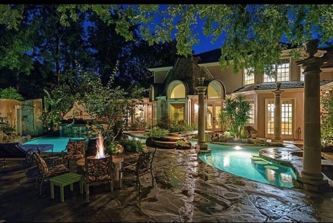 Building Photo - 2819 Cedar Woods Pl