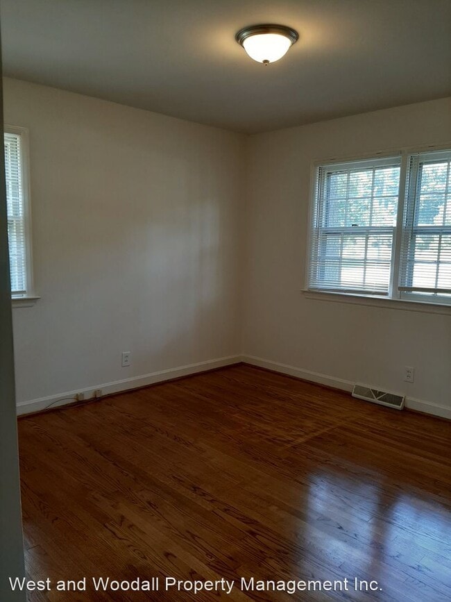 Building Photo - 3 br, 1.5 bath House - 2202 Sparger Road
