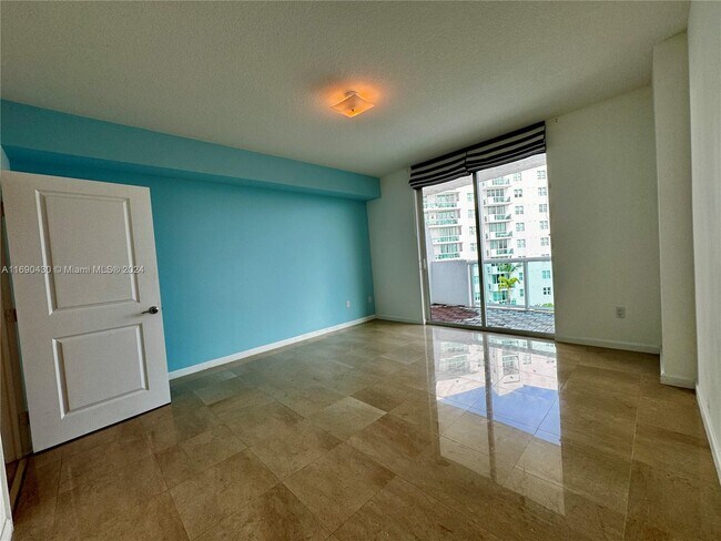 Building Photo - 7900 Harbor Island Dr