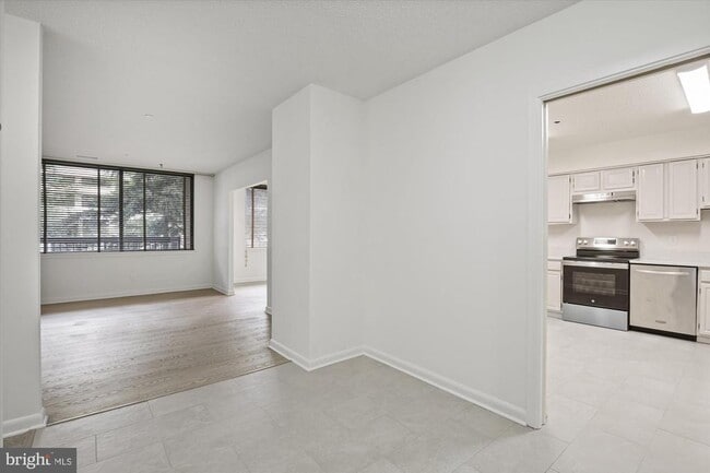 Building Photo - 3709 S George Mason Dr