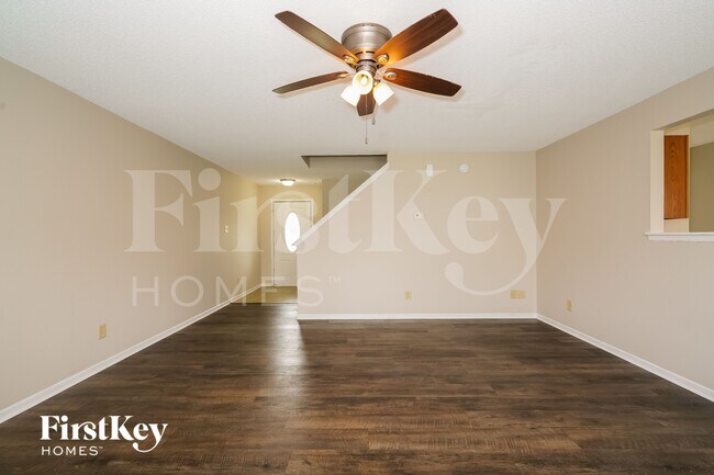 Foto del edificio - 8324 Centenary Dr