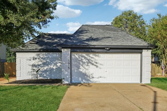 Building Photo - 11615 Henley Dr