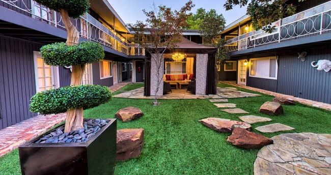 Building Photo - Avalon