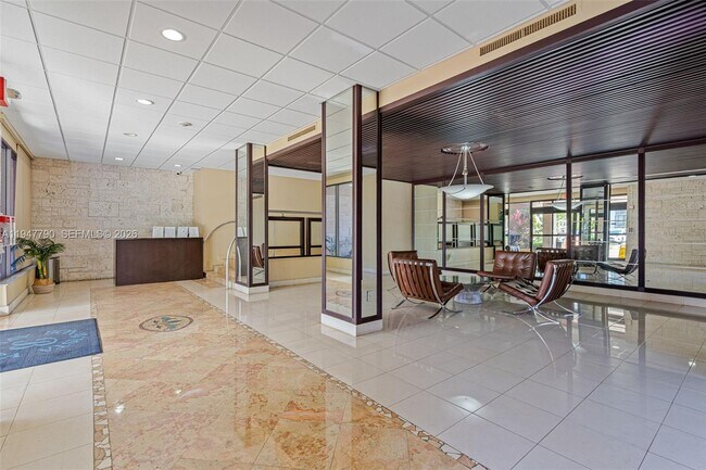Foto del edificio - 3375 N Country Club Dr