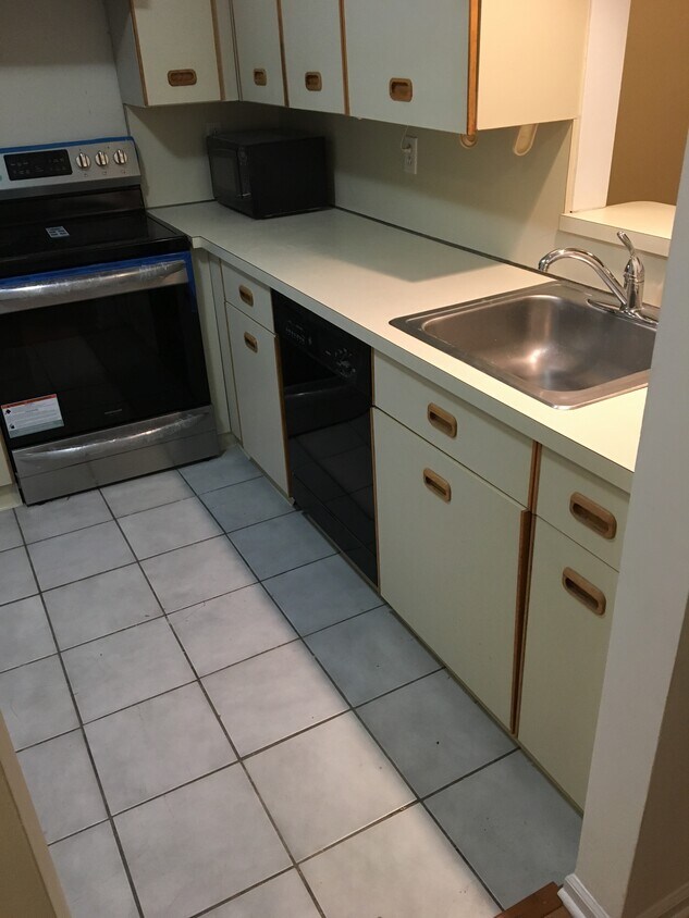 Primary Photo - 208 Eagle Bay Dr